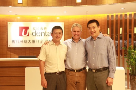 友睦口腔执行董事朱玮玮、隐适美销售总监和凡与Dr. Werner