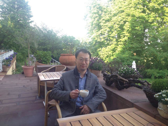 友睦口腔种植中心主任陈钢博士